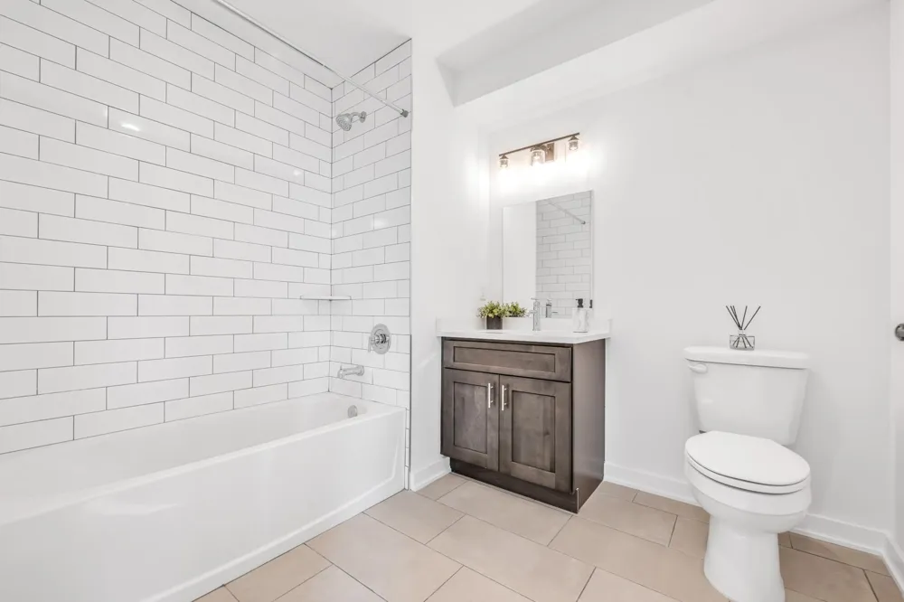 315 RAILROAD AVE East Rutherford, NJ 07073