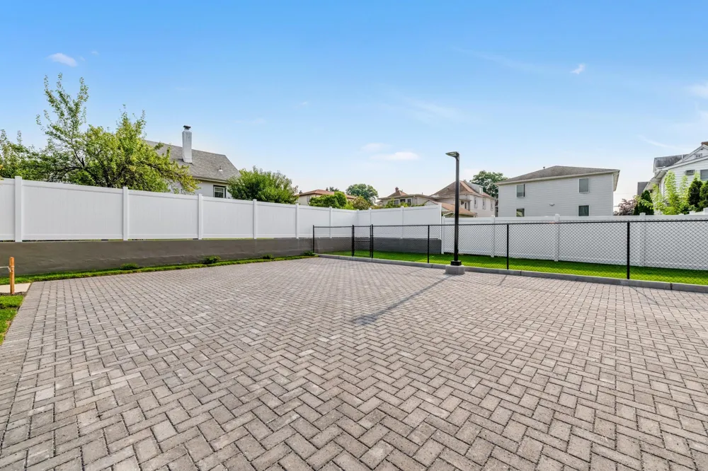 315 RAILROAD AVE East Rutherford, NJ 07073