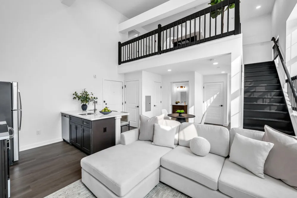 315 RAILROAD AVE East Rutherford, NJ 07073