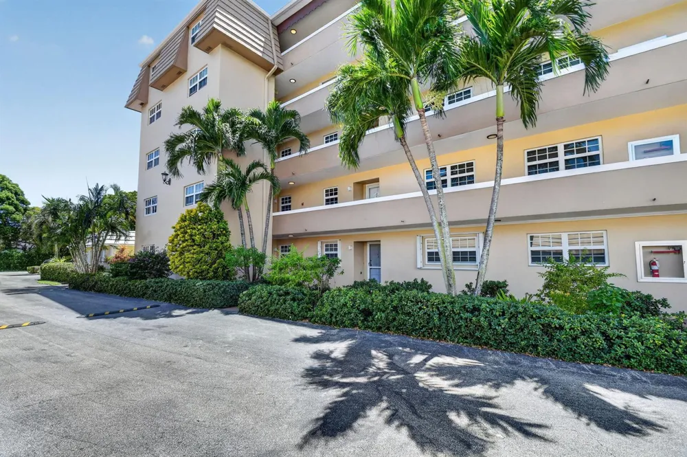 145 Atlantis Boulevard #202 Atlantis, FL 33462