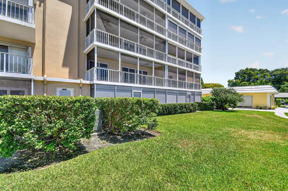 145 Atlantis Boulevard #202 Atlantis, FL 33462