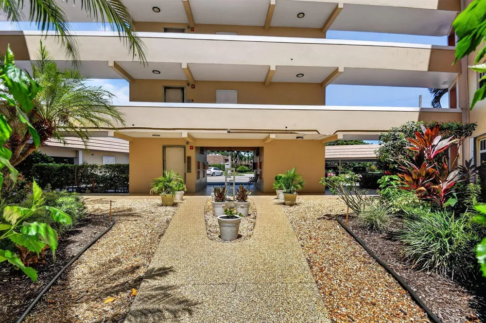145 Atlantis Boulevard #202 Atlantis, FL 33462