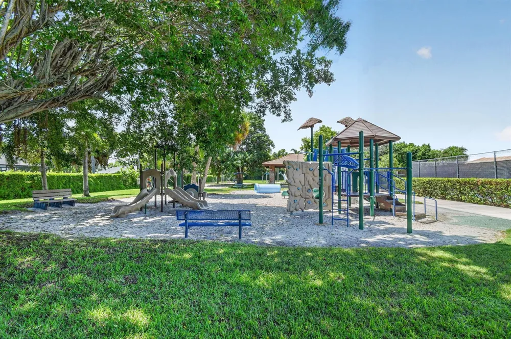 145 Atlantis Boulevard #202 Atlantis, FL 33462