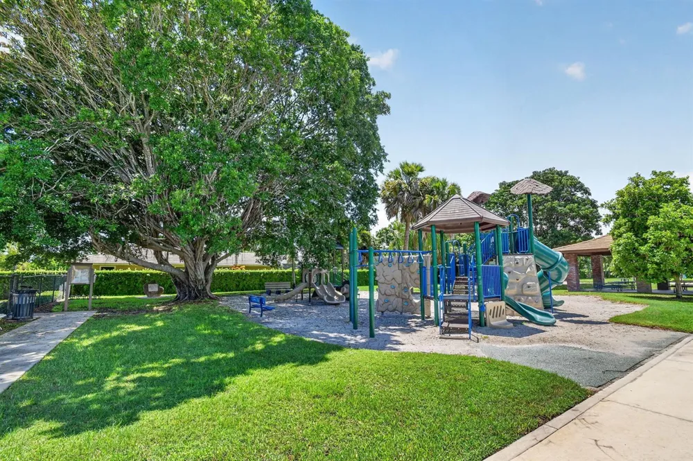 145 Atlantis Boulevard #202 Atlantis, FL 33462