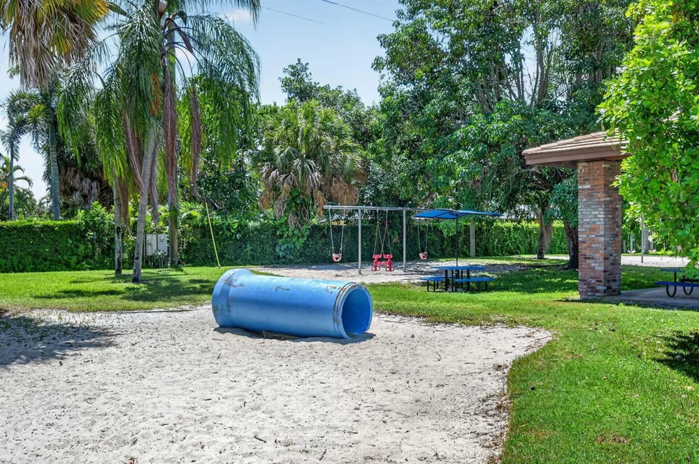 145 Atlantis Boulevard #202 Atlantis, FL 33462