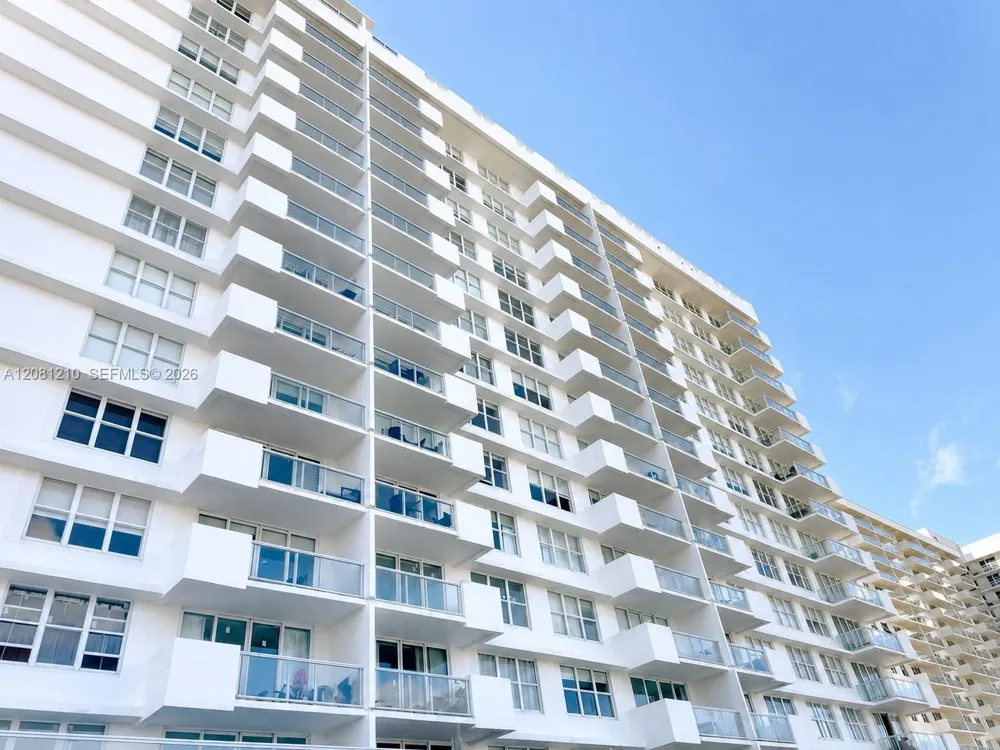 5601 COLLINS AV #PH-2 Miami Beach, FL 33140