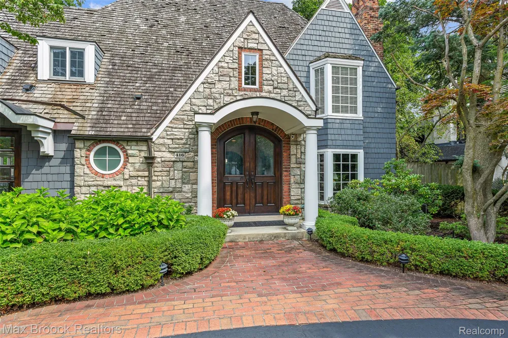 416 Puritan Avenue Birmingham City, MI 48009