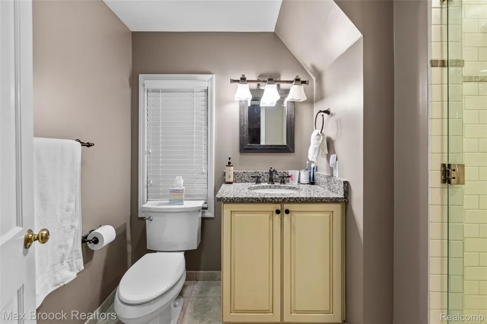 416 Puritan Avenue Birmingham City, MI 48009
