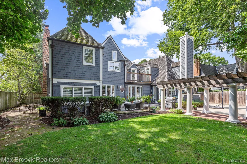 416 Puritan Avenue Birmingham City, MI 48009
