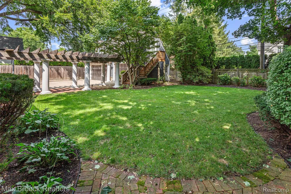 416 Puritan Avenue Birmingham City, MI 48009