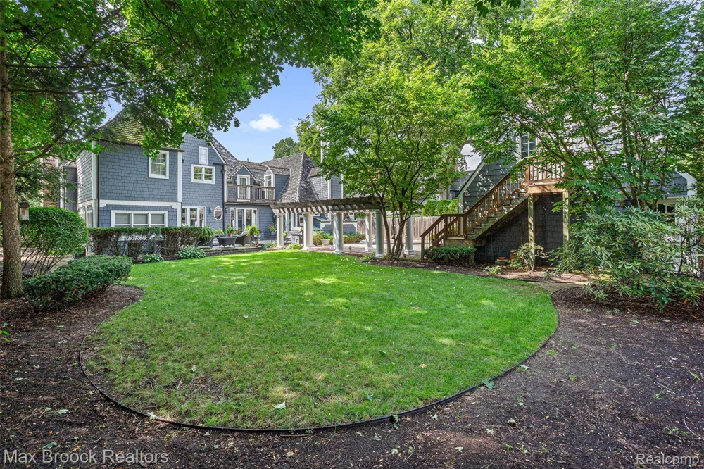416 Puritan Avenue Birmingham City, MI 48009