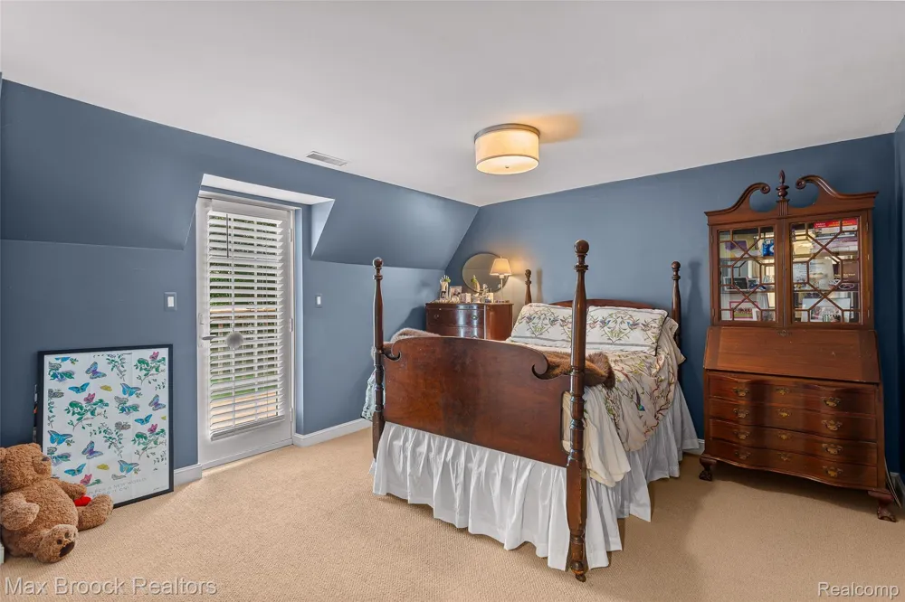 416 Puritan Avenue Birmingham City, MI 48009