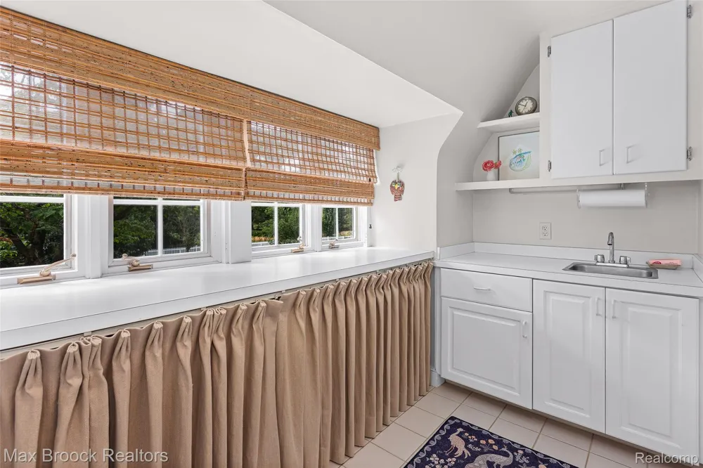 416 Puritan Avenue Birmingham City, MI 48009
