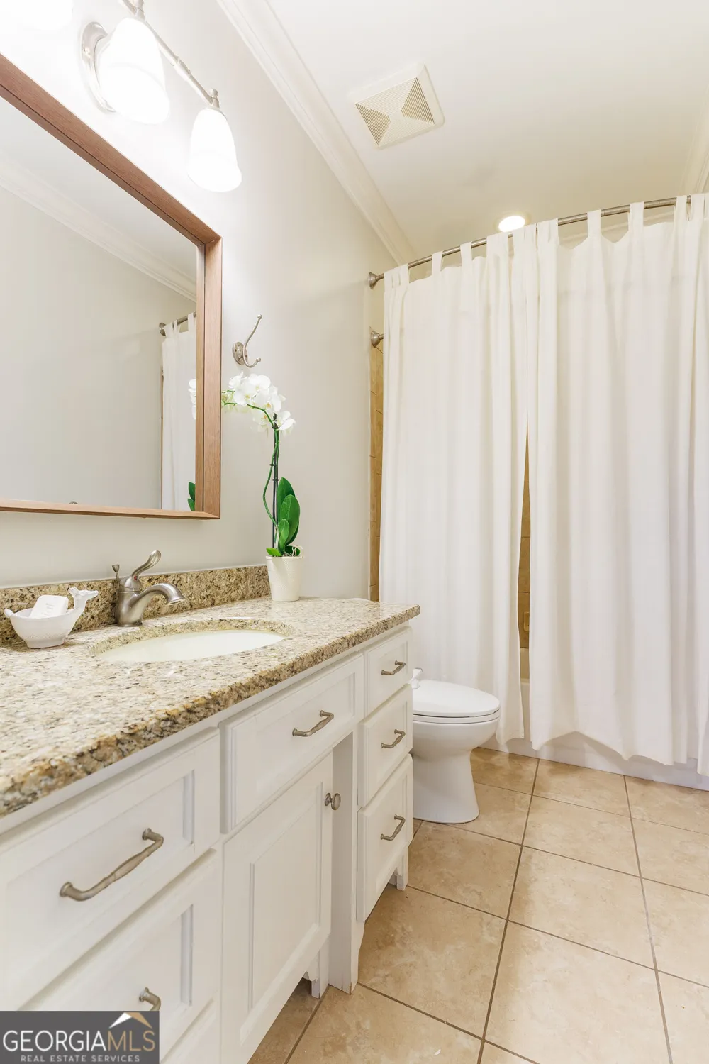 4237 Whisperwood CIR Valdosta, GA 31602