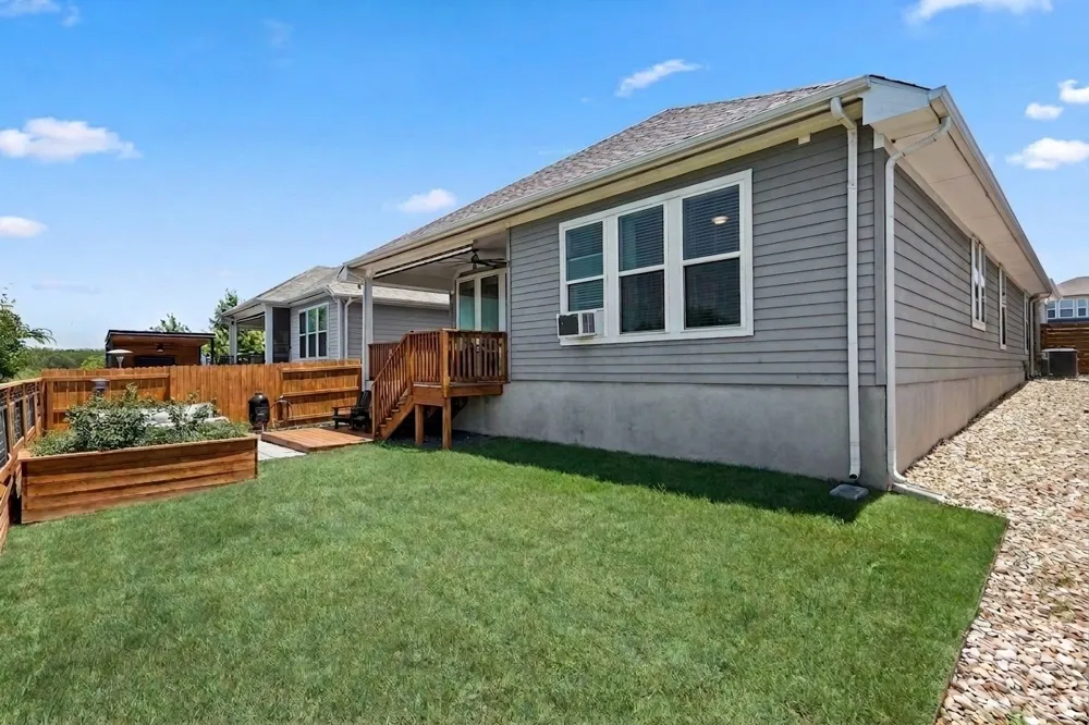 8116 Bestride Bend Austin, TX 78744