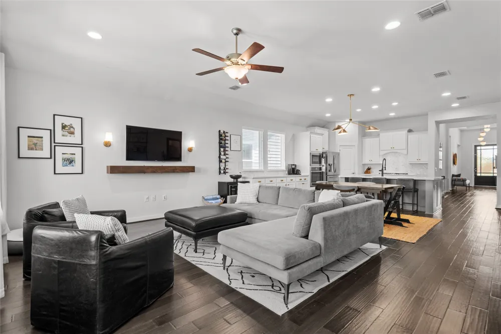 8116 Bestride Bend Austin, TX 78744