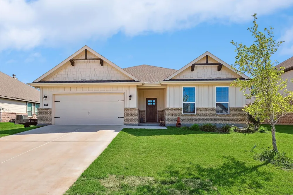 808 Feather Edge Drive Springtown, TX 76082