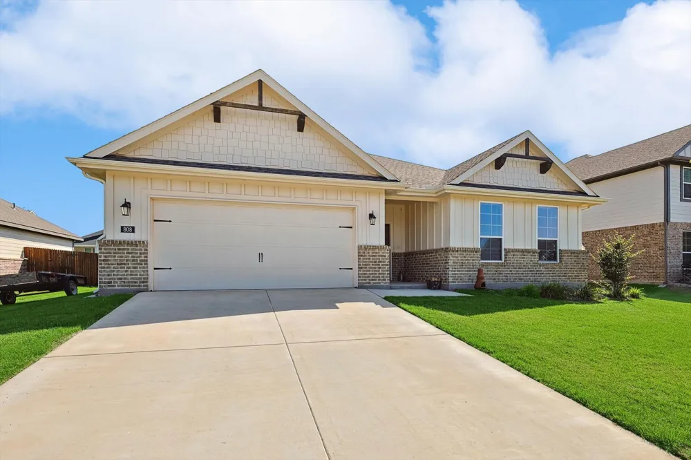 808 Feather Edge Drive Springtown, TX 76082