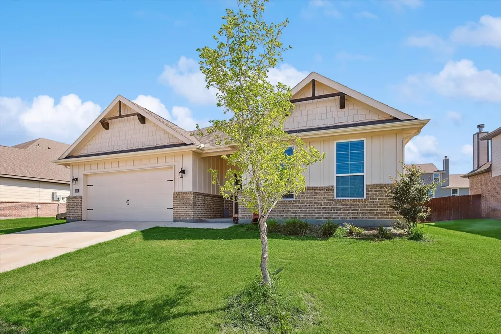 808 Feather Edge Drive Springtown, TX 76082