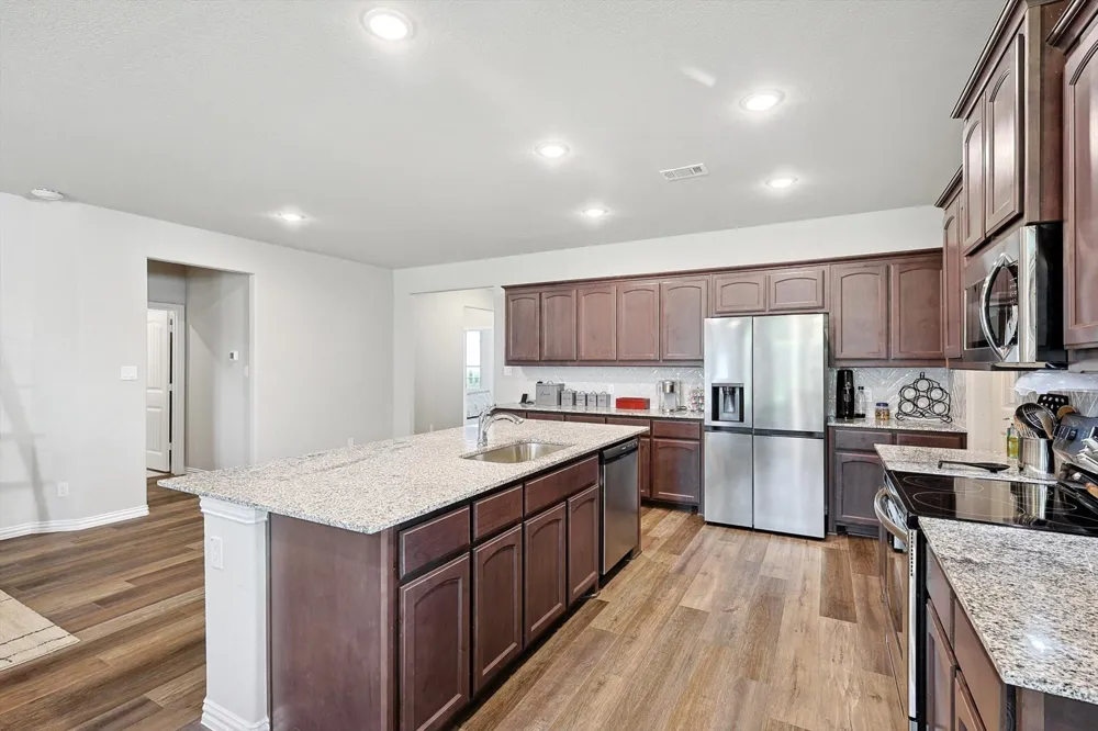 808 Feather Edge Drive Springtown, TX 76082