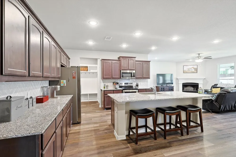 808 Feather Edge Drive Springtown, TX 76082