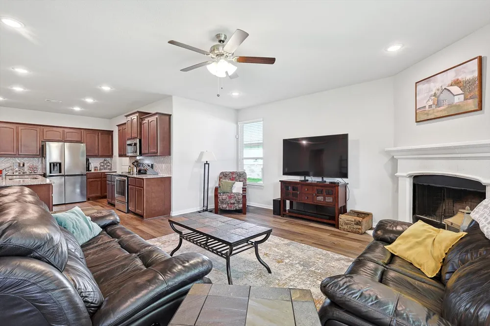 808 Feather Edge Drive Springtown, TX 76082