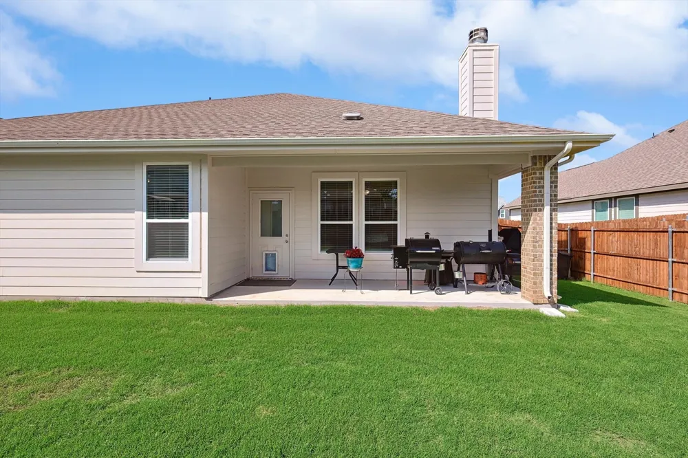 808 Feather Edge Drive Springtown, TX 76082