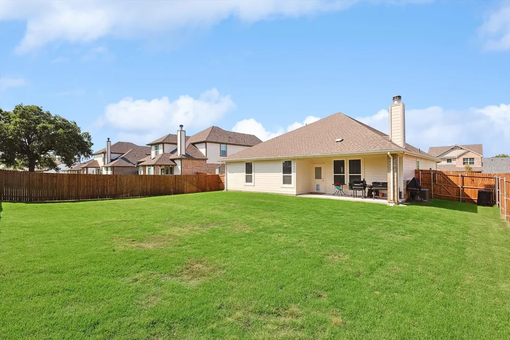 808 Feather Edge Drive Springtown, TX 76082