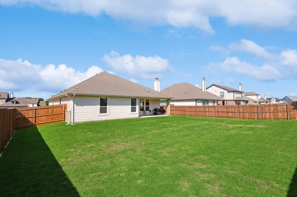 808 Feather Edge Drive Springtown, TX 76082