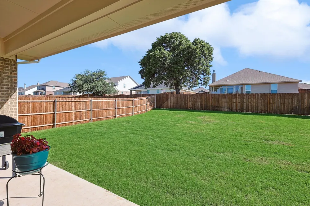 808 Feather Edge Drive Springtown, TX 76082