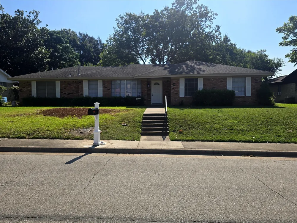 1306 Holt Avenue DeSoto, TX 75115