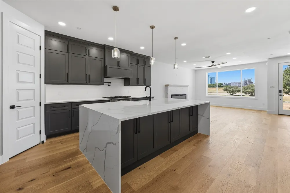 404 Vista Buena Trail Fort Worth, TX 76111