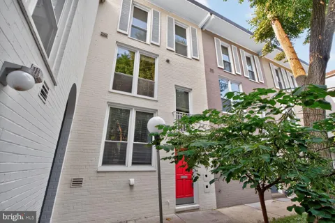 749 DELAWARE AVENUE SW #184