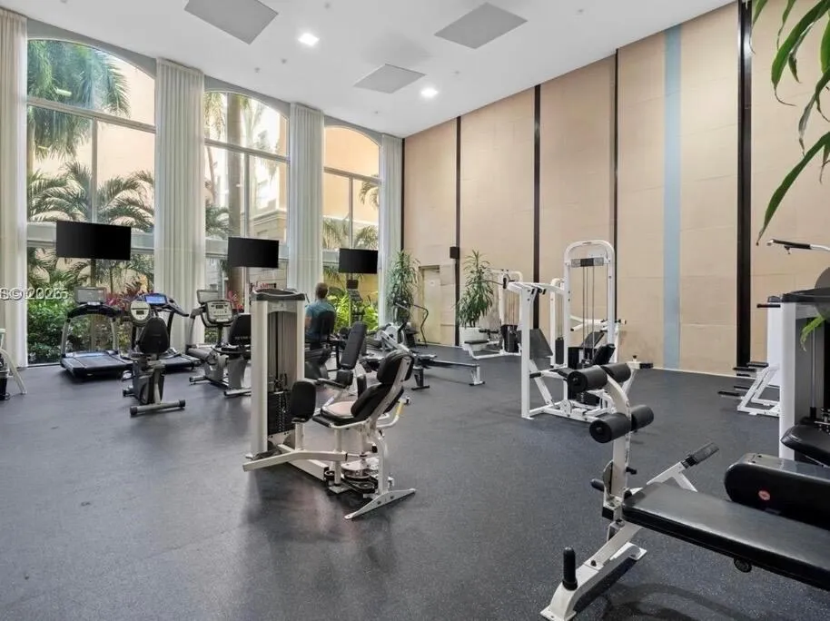17100 Bay Road #1911 Sunny Isles Beach, FL 33160