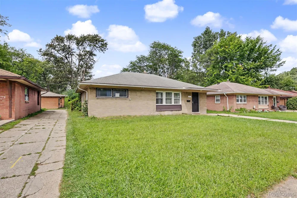 28632 Parkwood Street Inkster City, MI 48141