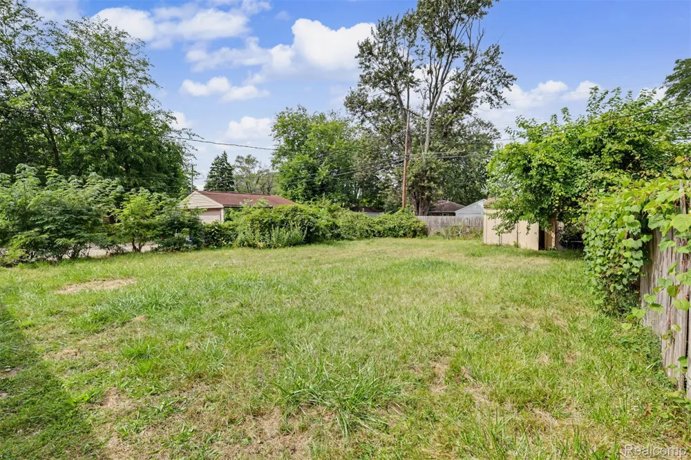 28632 Parkwood Street Inkster City, MI 48141