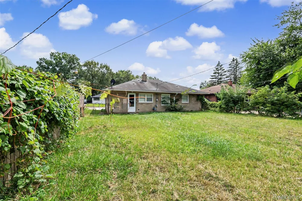 28632 Parkwood Street Inkster City, MI 48141
