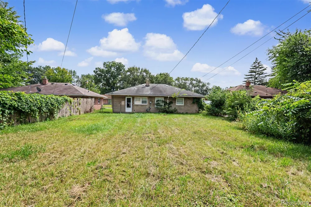 28632 Parkwood Street Inkster City, MI 48141
