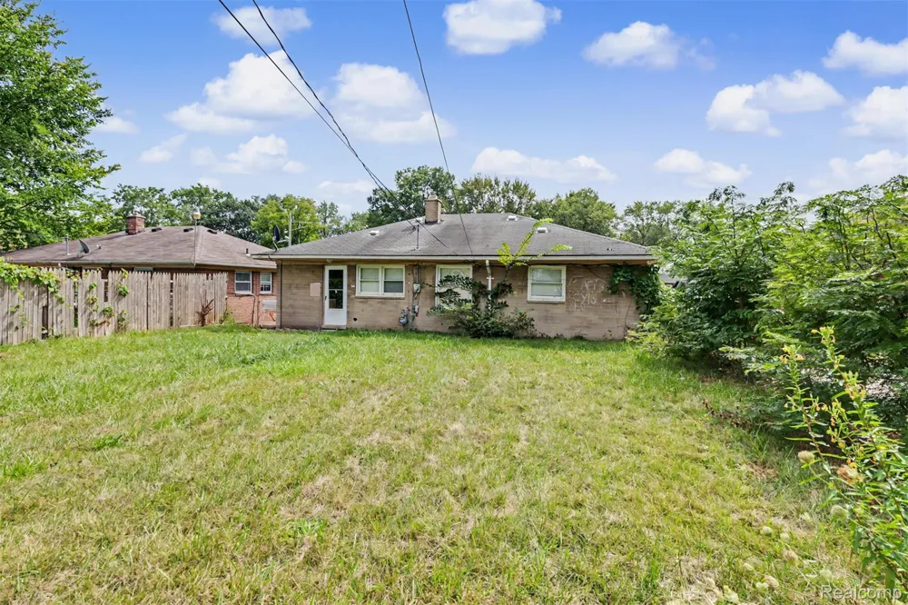 28632 Parkwood Street Inkster City, MI 48141