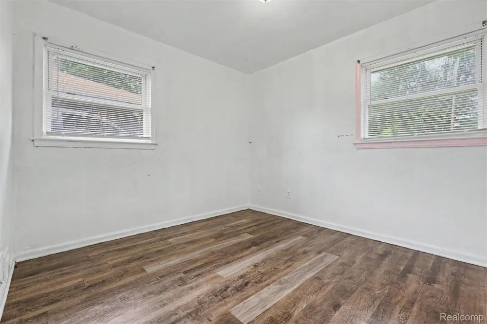 28632 Parkwood Street Inkster City, MI 48141