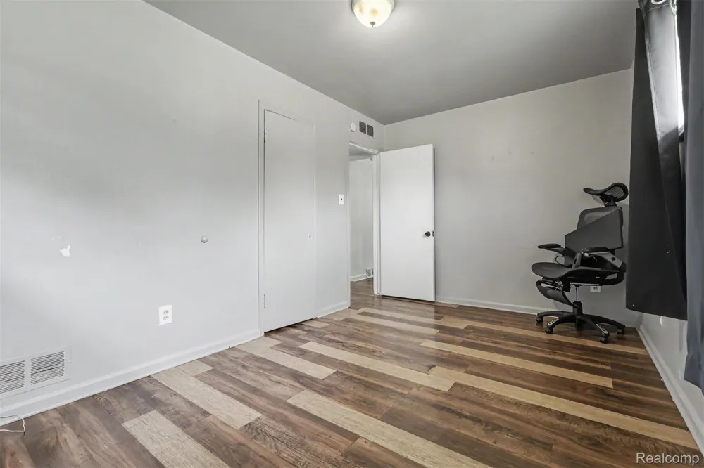 28632 Parkwood Street Inkster City, MI 48141