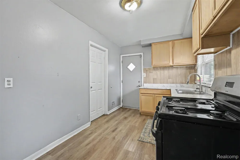 28632 Parkwood Street Inkster City, MI 48141