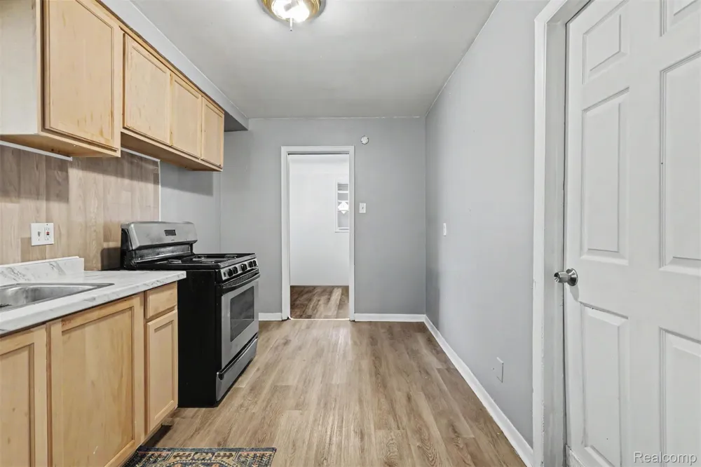 28632 Parkwood Street Inkster City, MI 48141