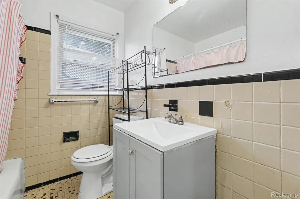 28632 Parkwood Street Inkster City, MI 48141