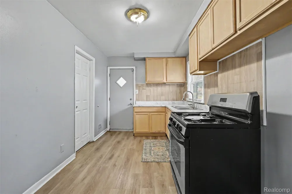 28632 Parkwood Street Inkster City, MI 48141