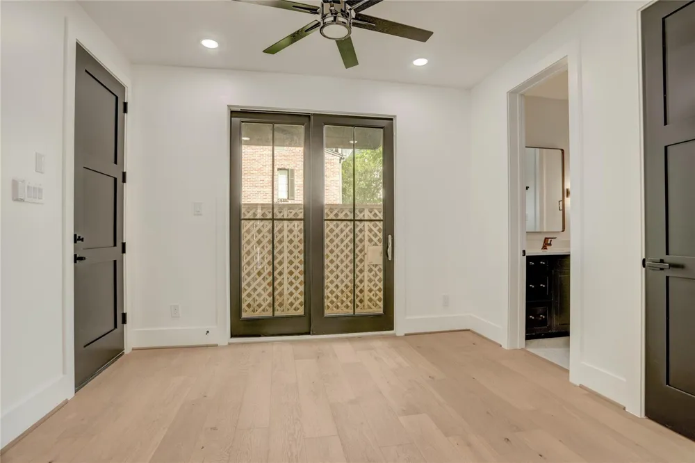 1907 Lauderdale Street Houston, TX 77030