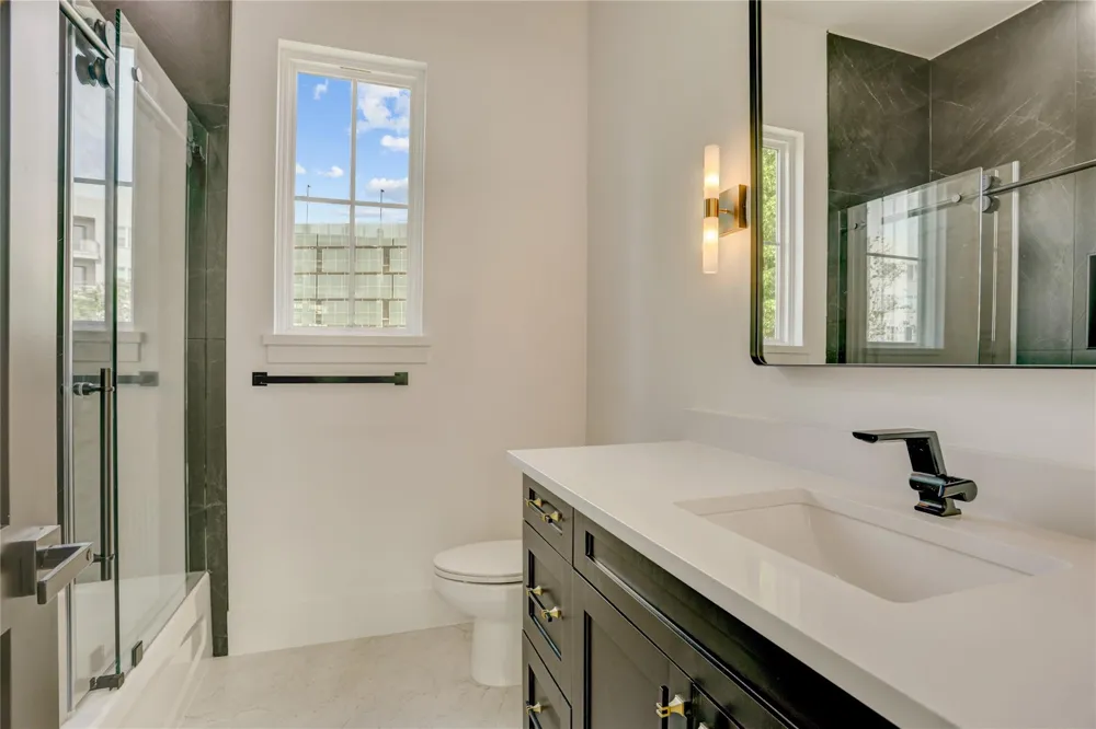 1907 Lauderdale Street Houston, TX 77030