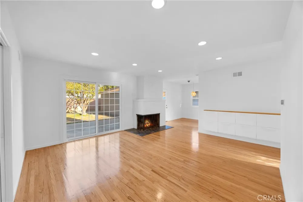 353 S Crest Orange, CA 92868