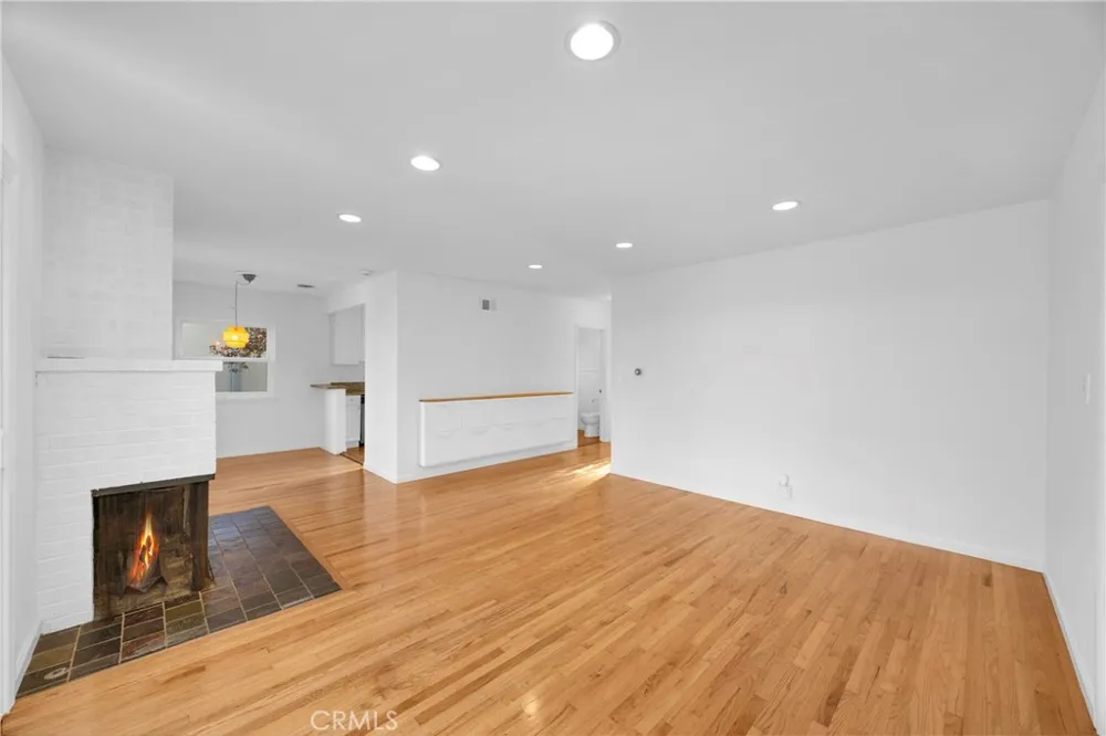 353 S Crest Orange, CA 92868