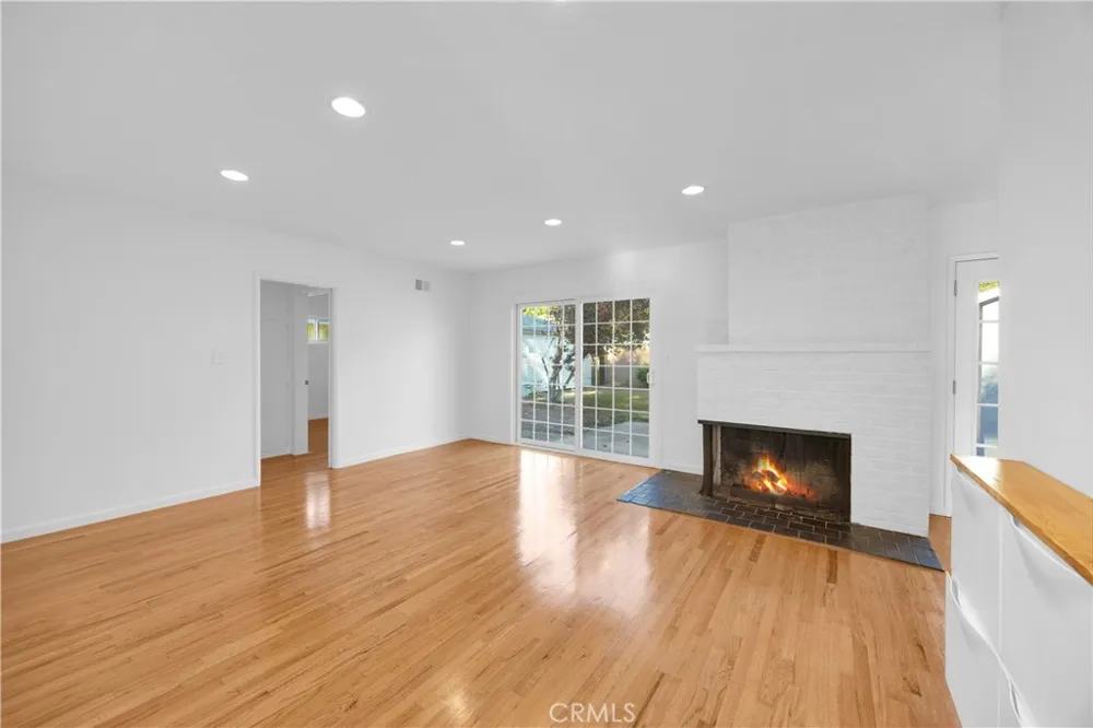 353 S Crest Orange, CA 92868
